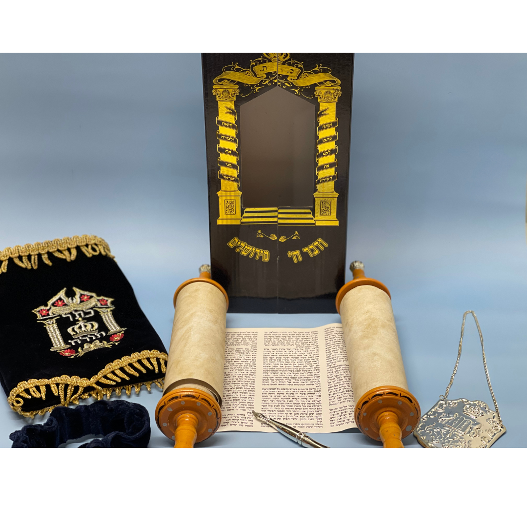 Sefer Tora Mediano 13' (Incluye Estante y Cover)