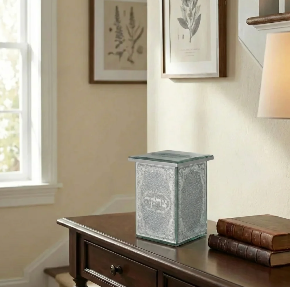 Caja para tzedaka en cristal