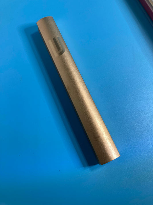 Mezuzah en aluminio dorado